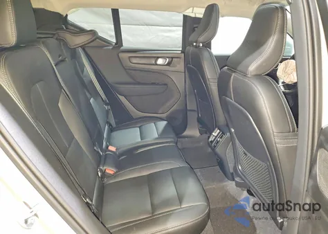 2025 Volvo Xc40 Core z USA, uszkodzony, nr VIN YV4L12UJ0S2551073